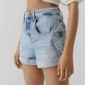 BDG Carrie Denim Shorts Light Wash size 26